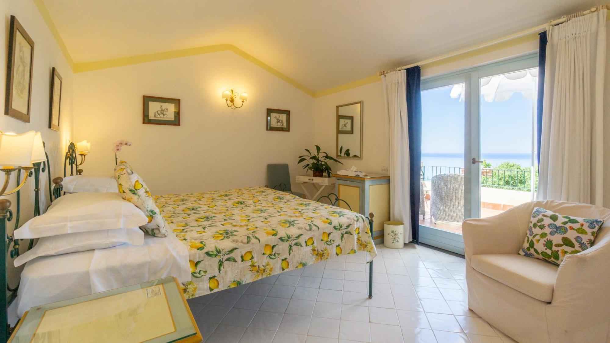 Palazzo Belmonte Hotel Santa Maria di Castellabate Exterior photo