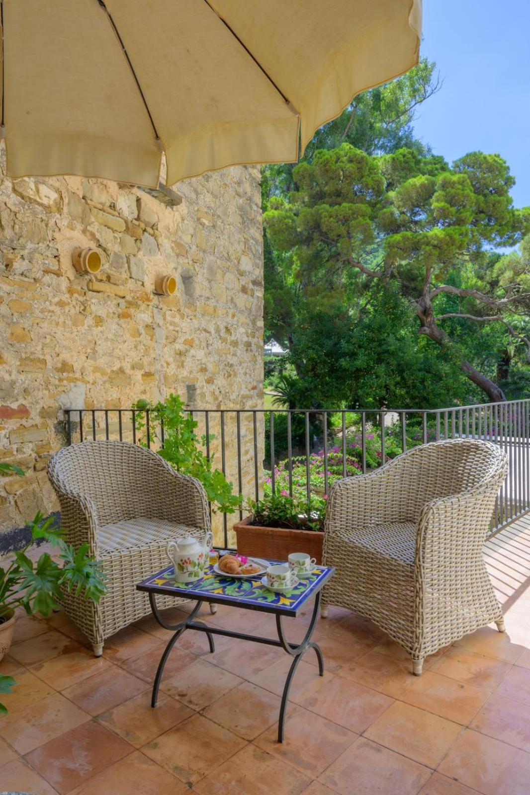 Palazzo Belmonte Hotel Santa Maria di Castellabate Exterior photo